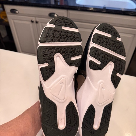 Nike Legend Essential 2 Men’s Athletic Running Sneakers Sz 12 Khaki NEW! - Picture 5 of 13